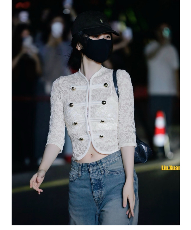 Yu Shuxin's Same Style Napoleon-Style Lace-Trimmed Short Top for Women, 2026 Autumn New Slim-Fit Top Yu Shuxin's Same Style Napoleon-Style Lace-Trimmed Short Top for Women, 2026 Autumn New Slim-Fit Top