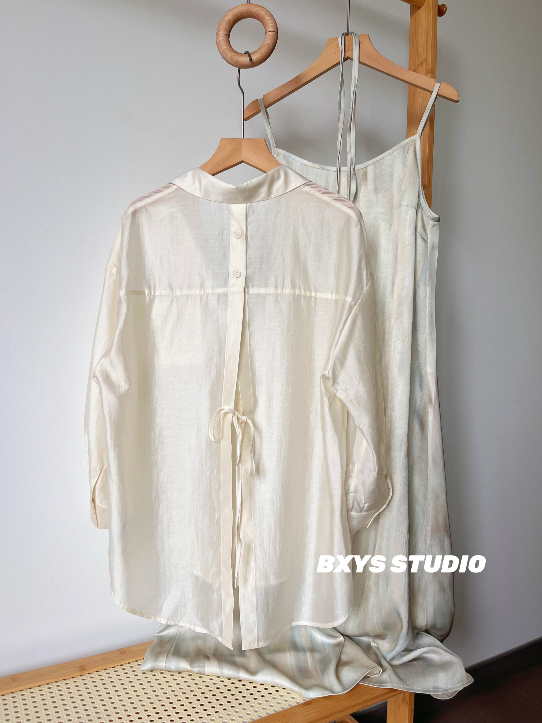 定金专拍！排前联系客服！私拍发图到付？这波操作太香了！
