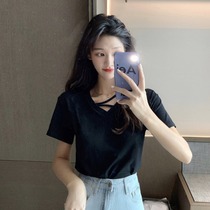 Design sense niche short-sleeved T-shirt womens 2021 spring and summer new Korean version thin and wild V-neck black top ins