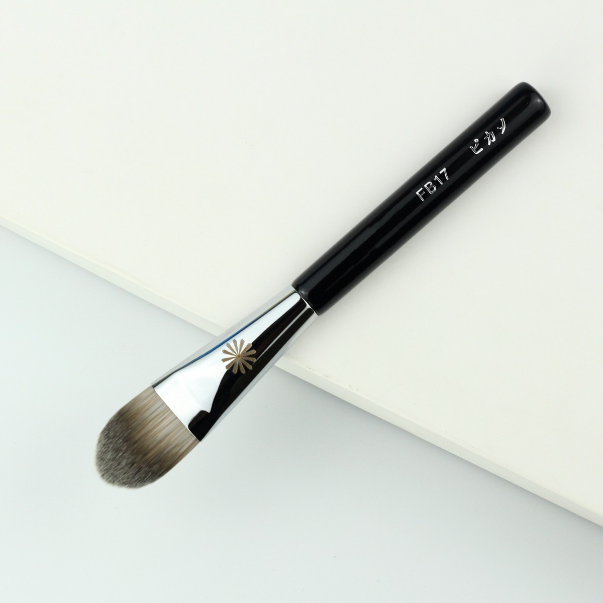 Bikassau FB17 flat head tongue type powder bottom brushed BB cream brushed powder bottom liquid brush mask brushed makeup brush isolation cream brush