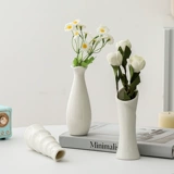 Простая мини-белая ваза, композиция из сухоцветов, гидропонное устройство, керамическая столешница, фотореквизит, небольшие украшения, украшения.