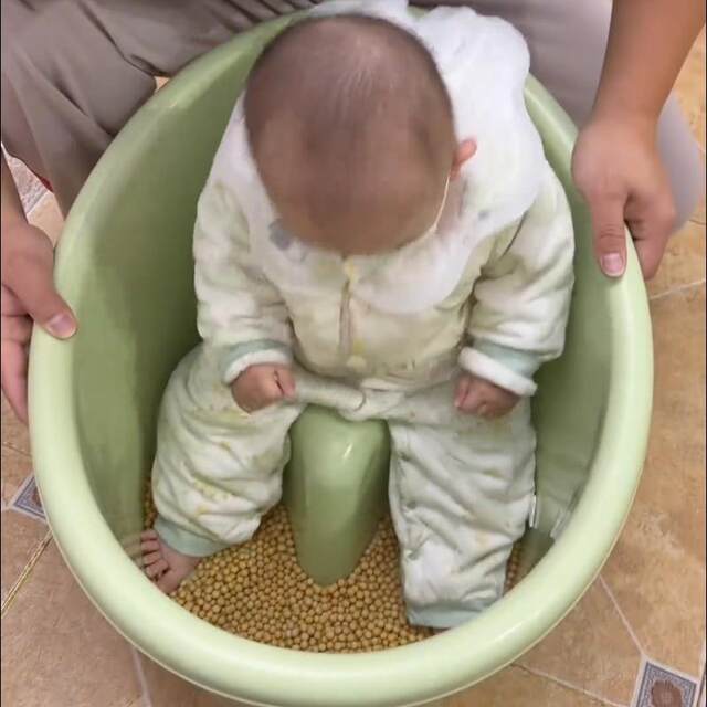 Baby Bathtub Baby Foldableable Infant Sitting and Lying Bath Bucket Integrated Stool 0-6 Years Old Can Sit on and Stepping on Beans Thickeneded