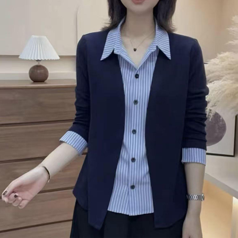 Trendy Striped Shirt for Women, Autumn Style, Fashionable Mom's Wear, Long-Sleeved Top, Loose Fit, Elegant and Versatile, Slimming Shirt Trendy Striped Shirt for Women, Autumn Style, Fashionable Mom's Wear, Long-Sleeved Top, Loose Fit, Elegant and Versatile, Slimming Shirt