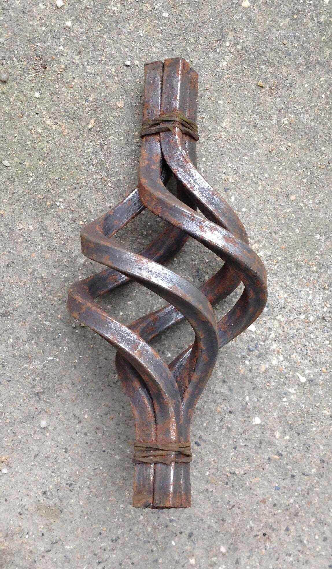 Fence Accessories Bird Cage Large Ball Iron Art Guard Rail Accessories Staircase Flower Accessories Protective Window Twist Flower Basket