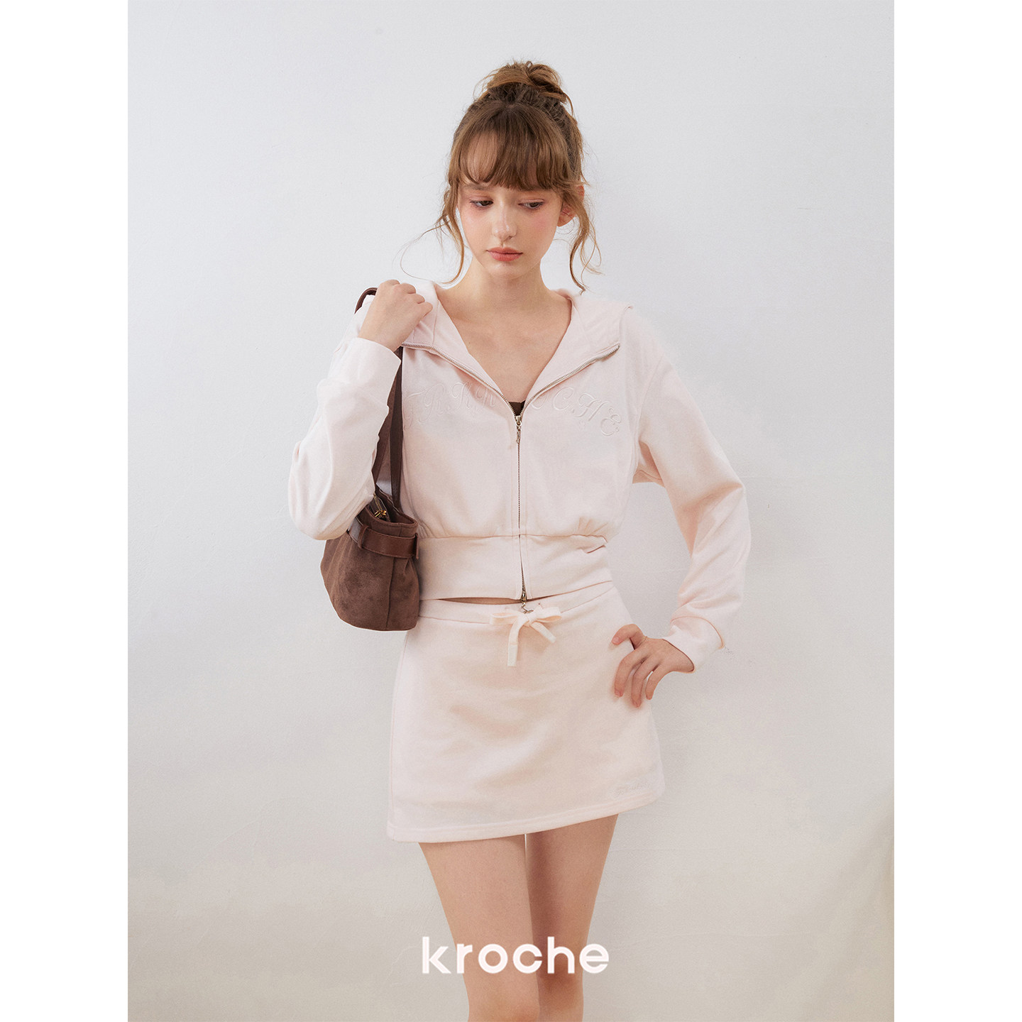 KROCHE 刺繍 配色 フード付き ハイウエスト セットアップ