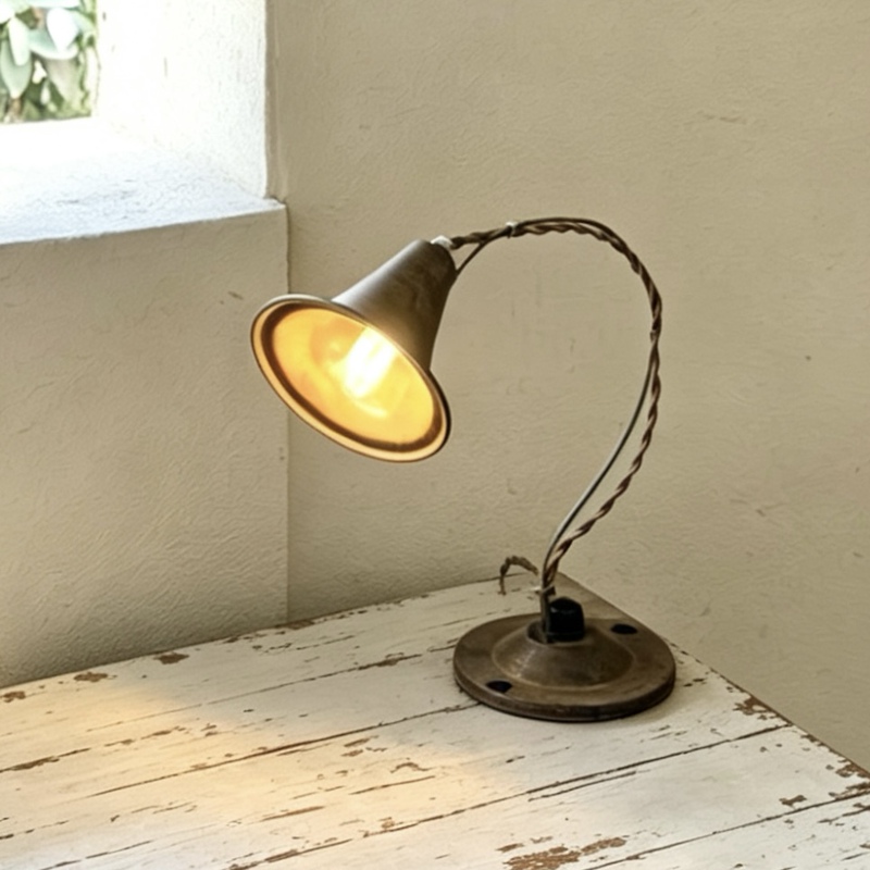 Classical Japanese Zen-Style Tea Room Props, Metal Handmade Vintage Utensils, Coffee Shop Nostalgic Decorations, Table Lamp