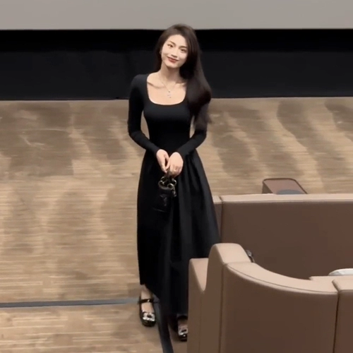 Весеннее трикотажное трикотажное платье, длинная юбка, французский стиль, 2024 года, подходит для подростков, изысканный стиль