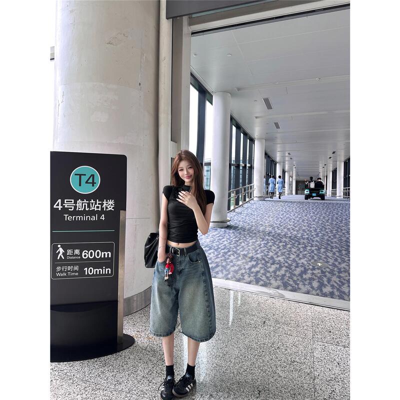 Hot Girl Style Pure Black Top, Short Tight-Fitting Short-Sleeve T-Shirt, Curved Hem Five-Point Denim Shorts, High-Waisted Loose Mid-Length Pants