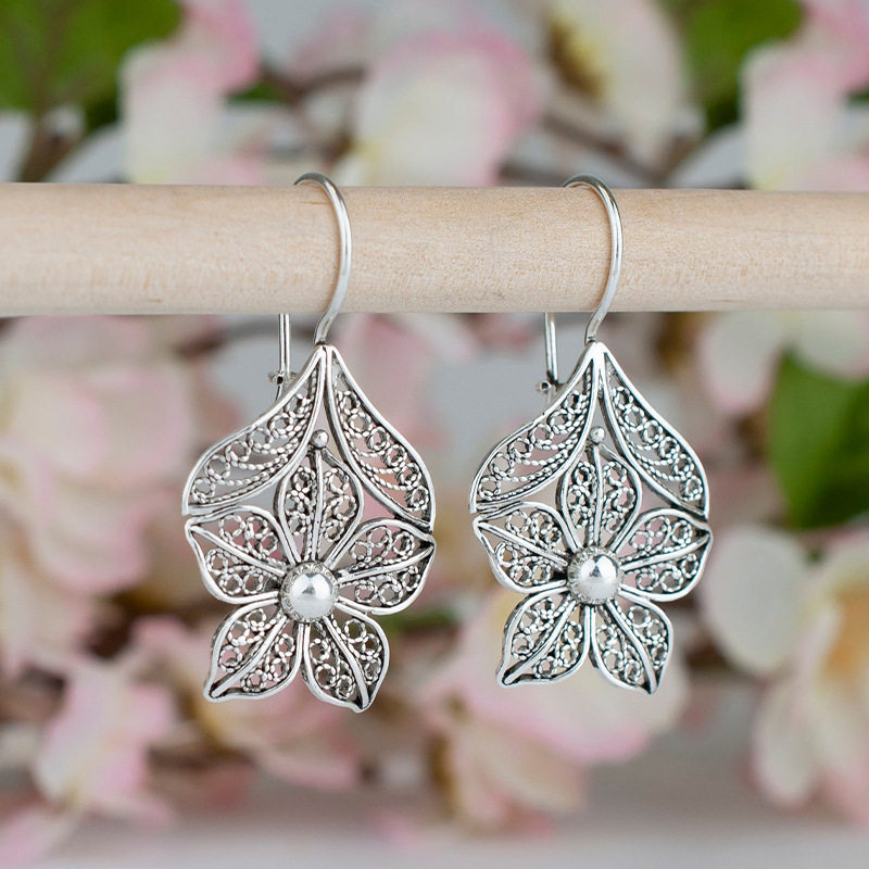 wish cross-border new retro simple hollow flower leaf earrings European and American women's diamond alloy earrings
