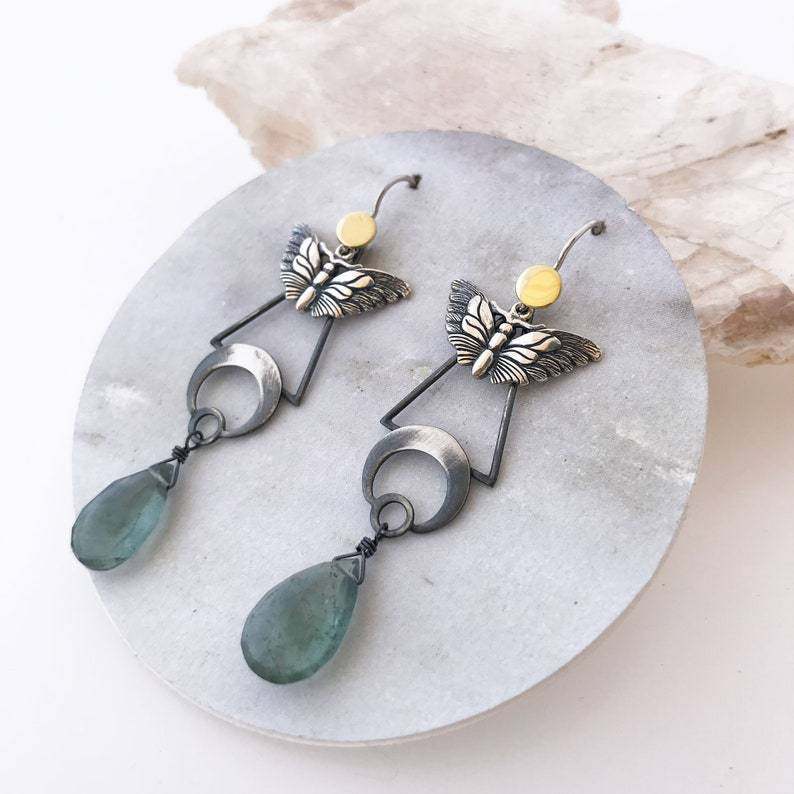 Retro Skull & Moth Dangle Earrings for Women Antiqued Teardrop Gem Earrings