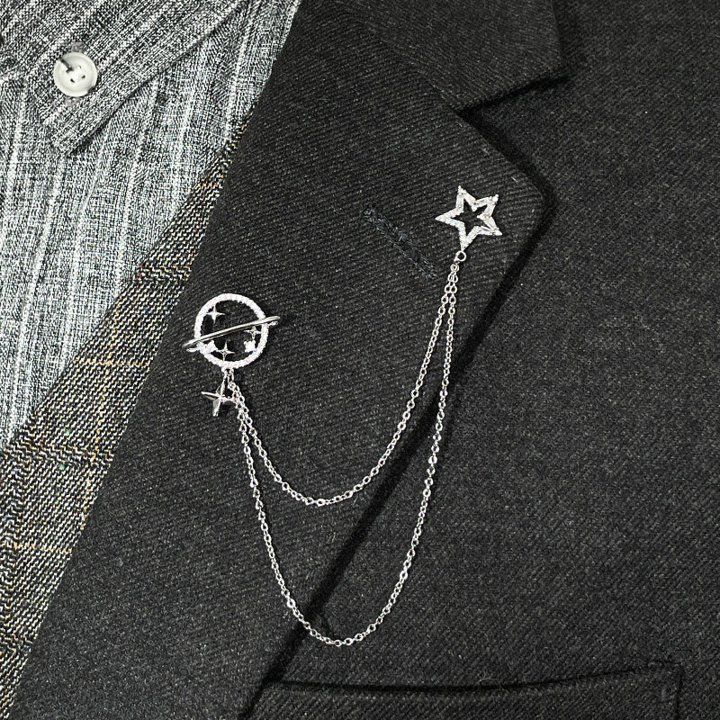 Unique men's brooch with a star pattern, gold star lapel pin, original design, starry sky suit corsage accessory.
