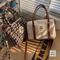 Bag women 2021 new large-capacity high-end sense foreign style small bear female bag pillow bag retro shoulder bag