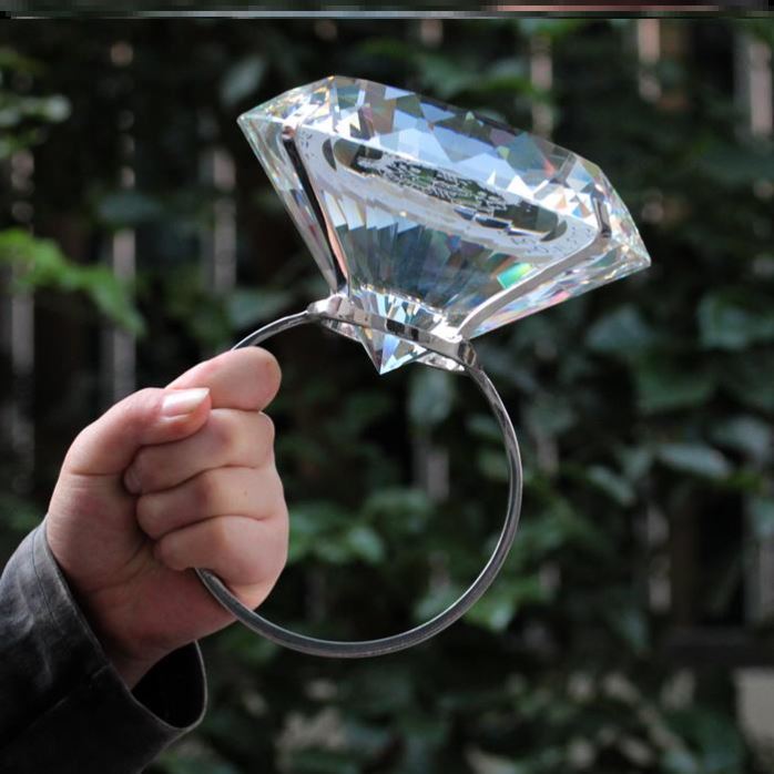 Funny little prop wedding photo shake-up live atmosphere creativity to blame for the whole person getting married and grabbing a birthday