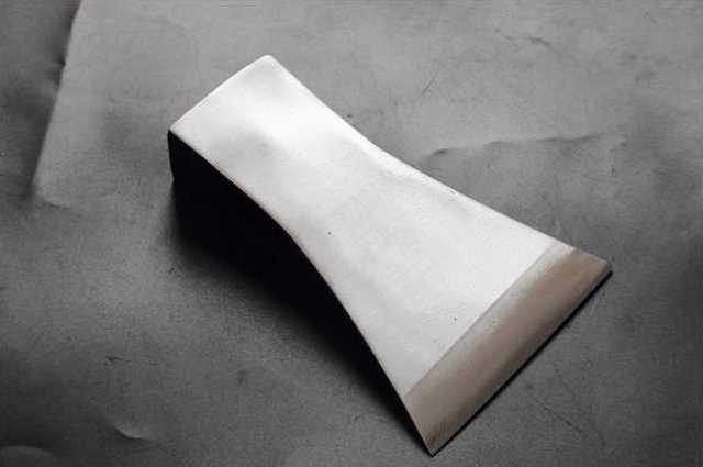 Forged axe track steel household carpentry axe outdoor axe firewood chopping tree chopping firewood all-steel mountain axe