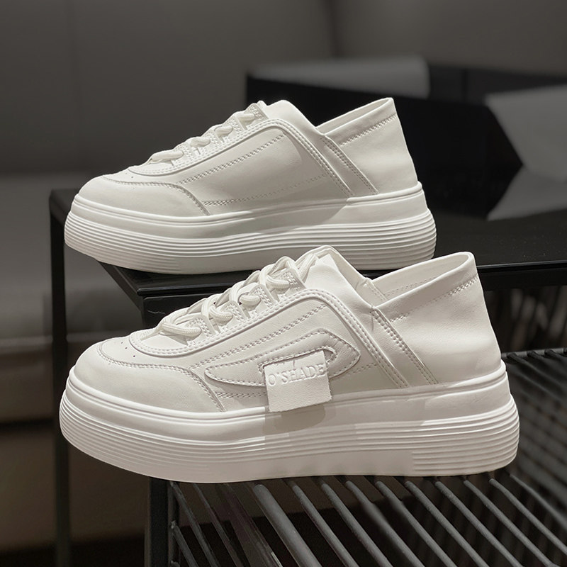 Two wearing small white shoes 2022 Spring new inner heightening women's shoes thick bottom pine pastry 100 hitch casual bread tread with sloth shoes