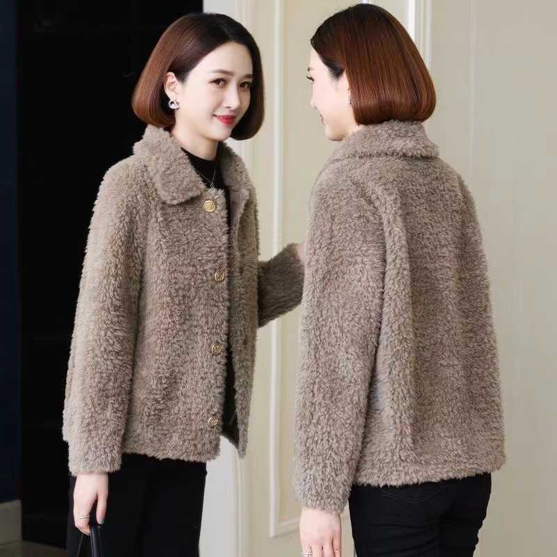 Haining New Style Fur Coat for Women, Short Winter Model, Grainy Sheep Shearling, Slim Fit, Versatile Lamb Wool Composite, Winter Season