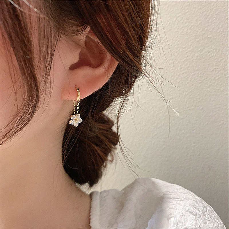 South Korea's Dongdaemun Trend Gathering Flowers Simple and Versatile Temperament Individual Ear Picking Cold Wind High-end Hair Accessories