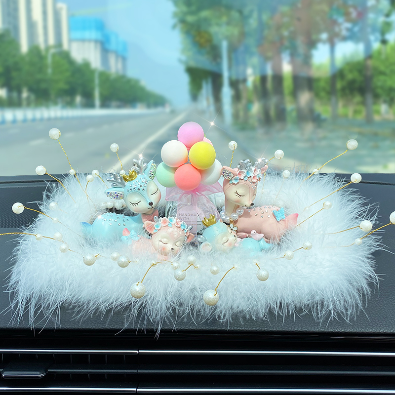 Ping An Deer Car in the Road Decorated High-end Creative Vehicle Car Interior Accessories