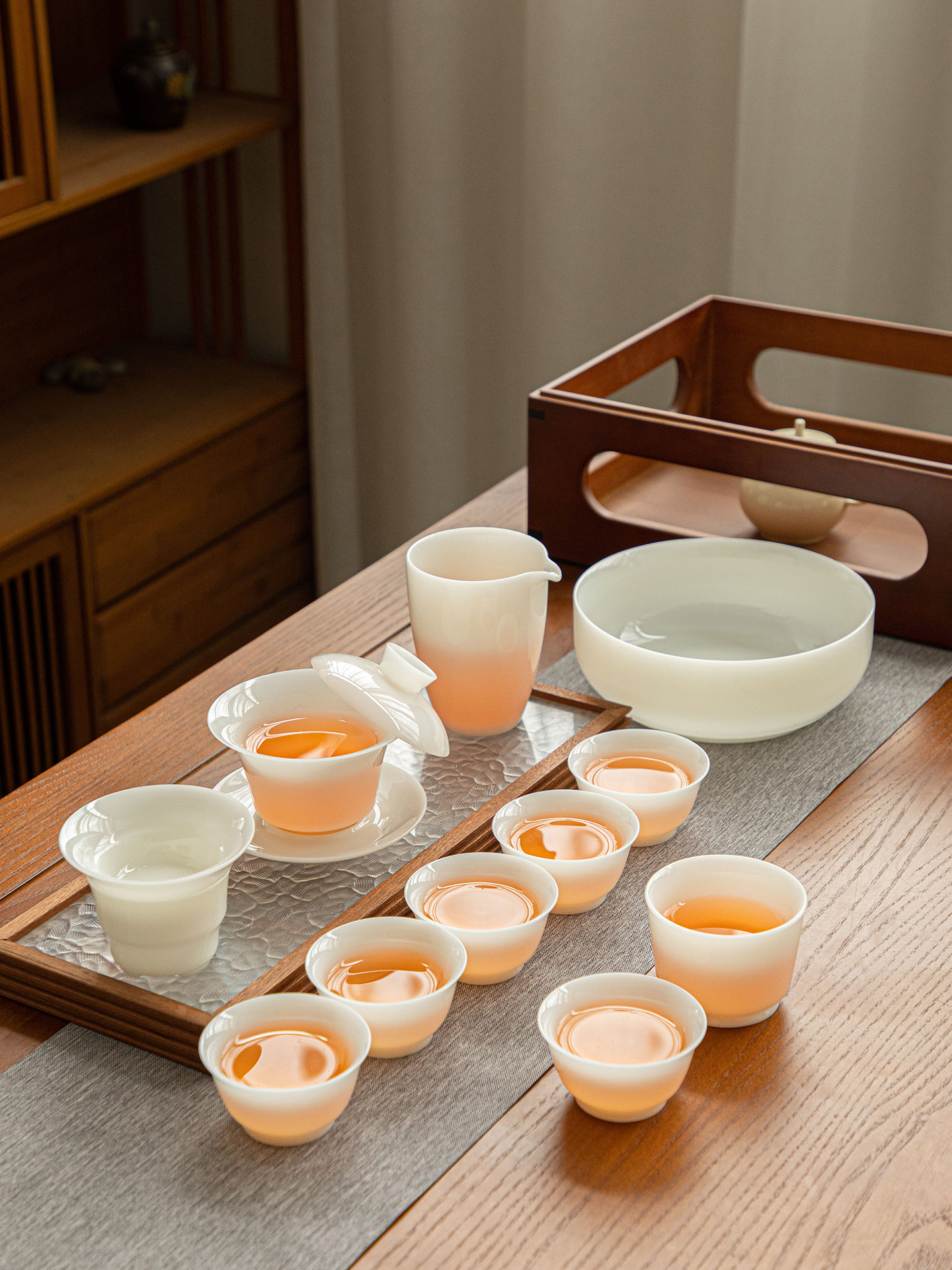 Jade Porcelain Ice-Type Tea Set, Kung Fu Ceramic Gaiwan Tea Cup, Home Use for Brewing Tea, 2025 New High-End Tea Set