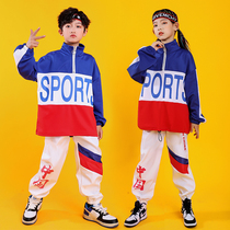 New Years Day Childrens Heqing Big Choral Performance to Serve Primary And Middle School Games Cheerleaders perform Costume Autumn And Winter Street Dance