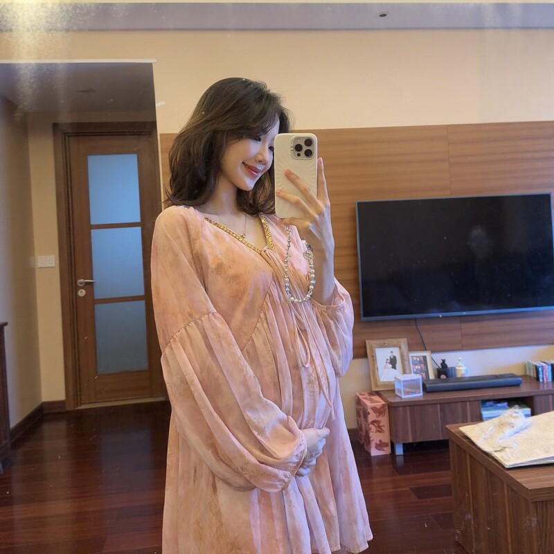 孕妇春装连衣裙2026新款孕期穿搭裙子重工慵懒高级感晕染短裙春夏 — 5