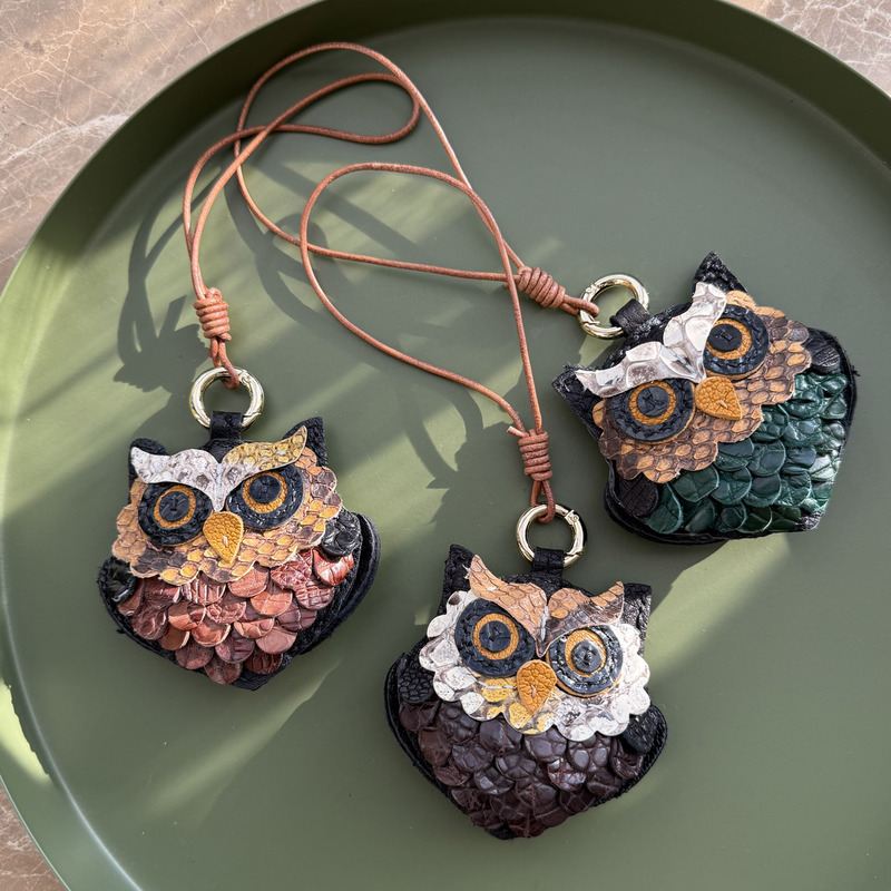 Handcrafted by Dou Ge: Owl, Crocodile, Python, and Ostrich Leather Genuine Leather Pendants, High-End Niche Keychains