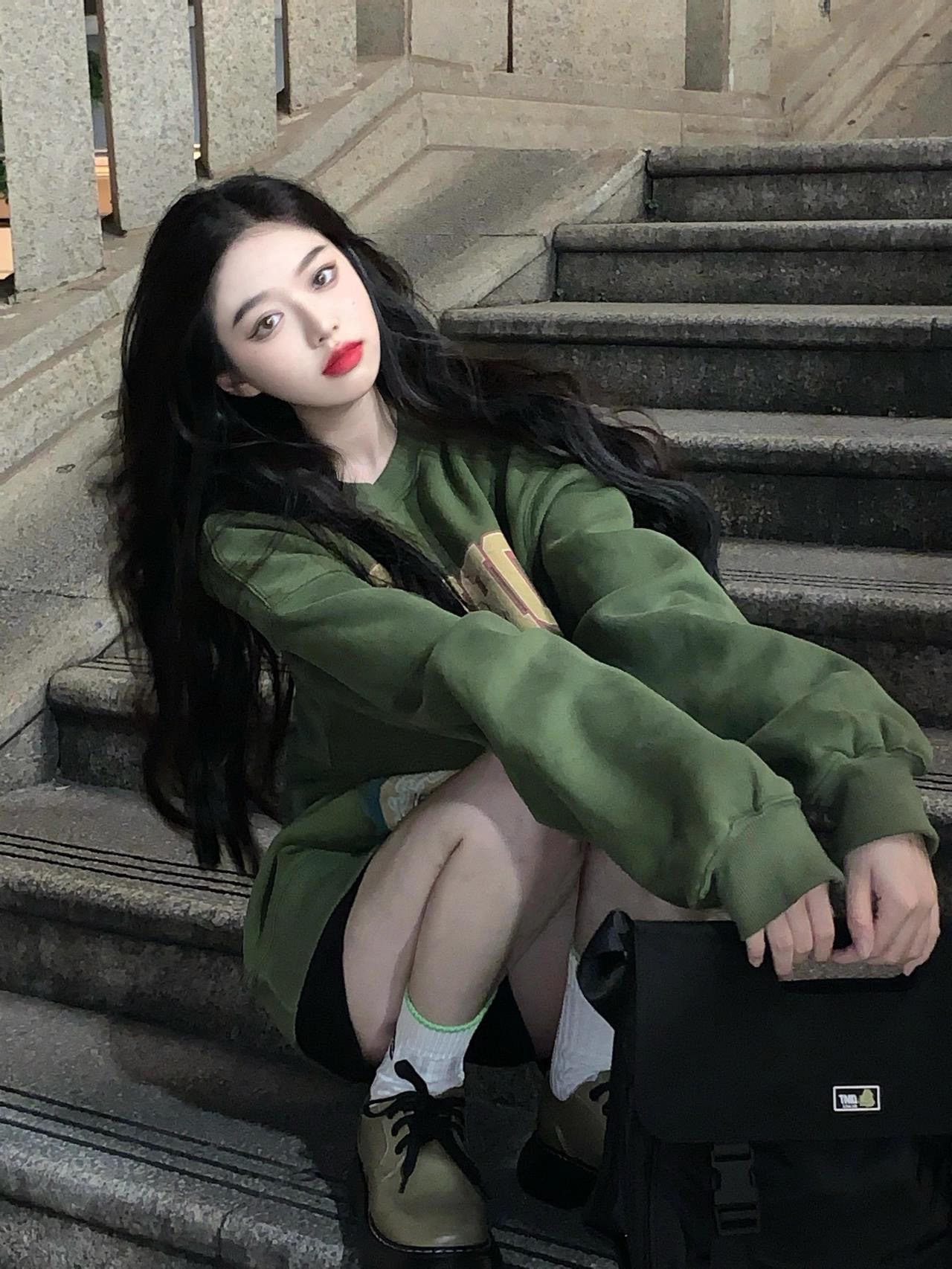 Autumn and winter little red book American retro sweater no gender heavy round neck pullover autumn and winter dark green trend plus velvet