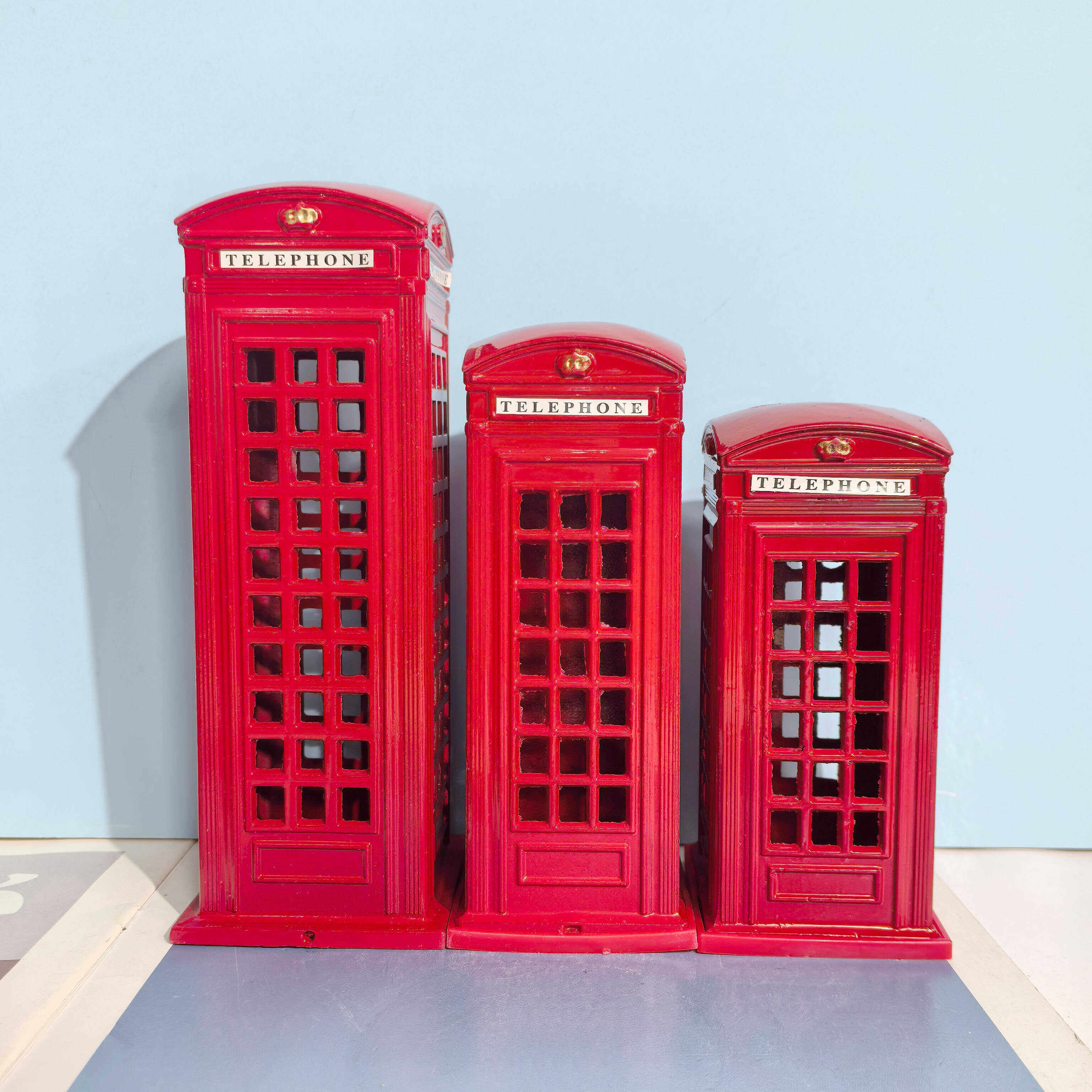 Telephone booth model, London, England, red vintage mini piggy bank, ornament, home decor, event, birthday gift.