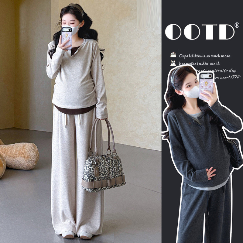 Maternity Autumn Outfit 2026 New Fashion Set with Pleated Slimming Faux Two-Piece Top and Wide-Leg Pants for Pregnant Moms, High-End Style Maternity Autumn Outfit 2026 New Fashion Set with Pleated Slimming Faux Two-Piece Top and Wide-Leg Pants for Pregnant Moms, High-End Style