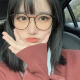 Чистые красно -ролежные очки рама рамы против легкого излучения.