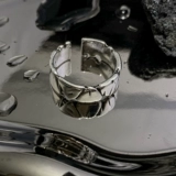 Модное брендовое оригинальное небольшое дизайнерское регулируемое кольцо подходит для мужчин и женщин для влюбленных, изысканный стиль, простой и элегантный дизайн