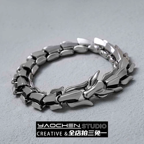 Модный брендовый небольшой дизайнерский трендовый аксессуар, изысканный стиль, в стиле панк, не выцветает