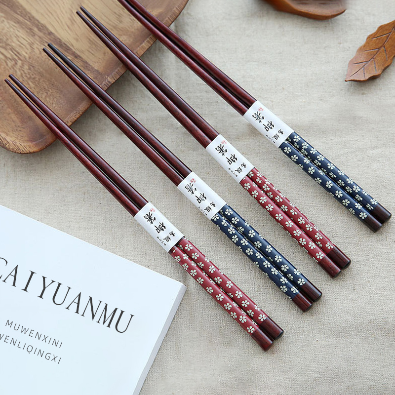 Year-end clearance Japanese cherry blossom pointed wooden chopsticks non-slip couple household chopsticks solid wood hotel chopsticks portable environmental protection chopsticks