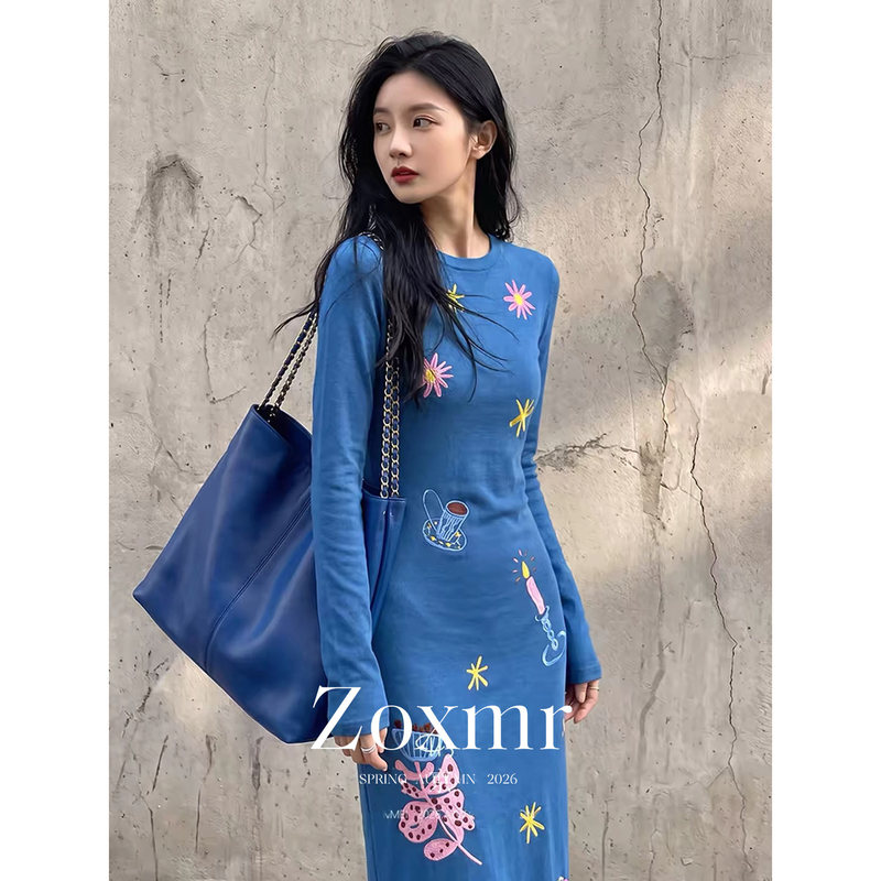 Unique and Sophisticated Style, Slimming and High-Quality, Autumn and Winter Inner Wear, Slim-Fitting Klein Blue Round Neck Printed Long-Sleeved Dress for Women