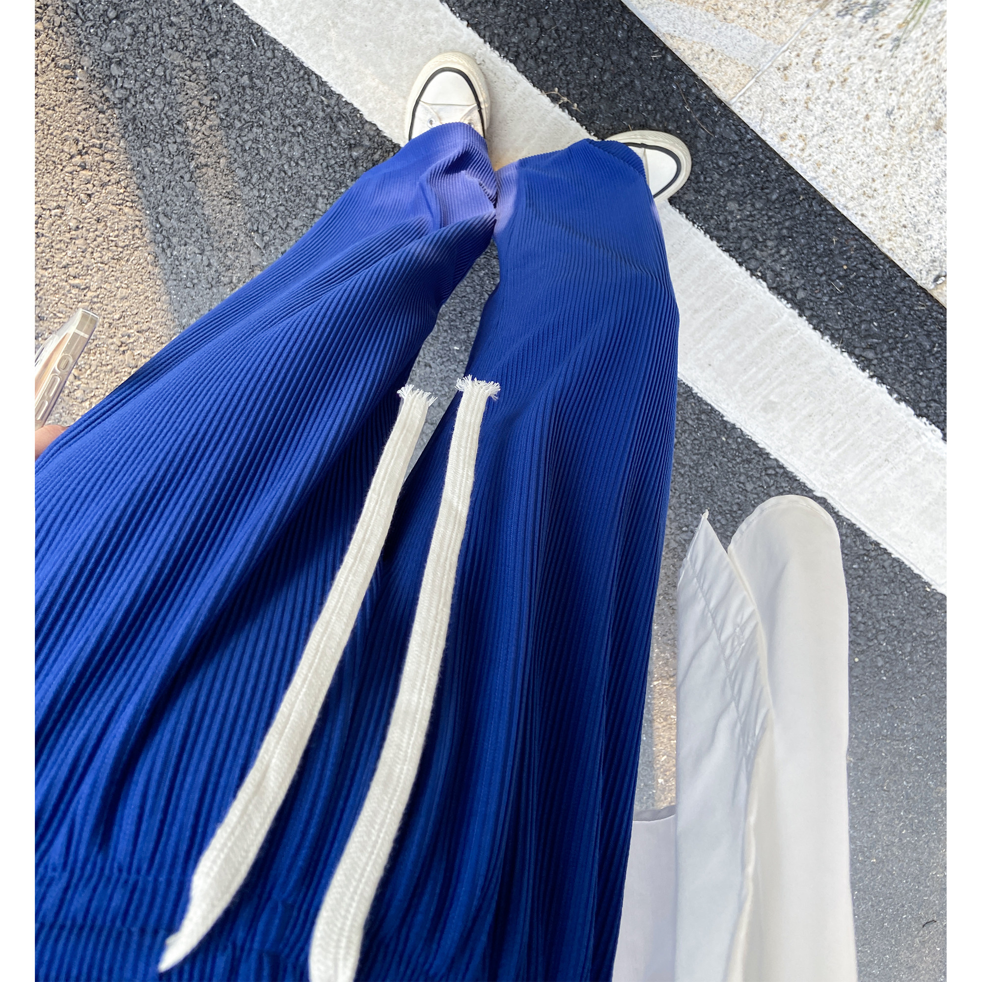 Throw throw home 2 pieces minus 10 yuan Floating on the legs like air pants Klein blue fluttering pants