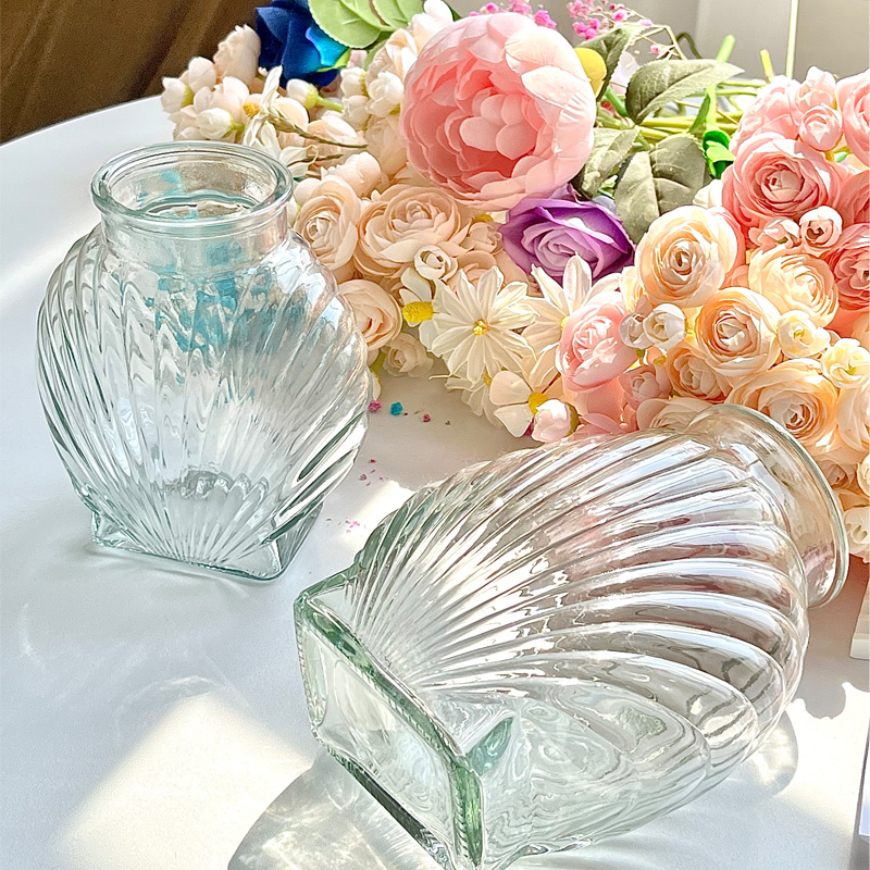 北欧风花瓶：玻璃透明与贝壳交织的艺术