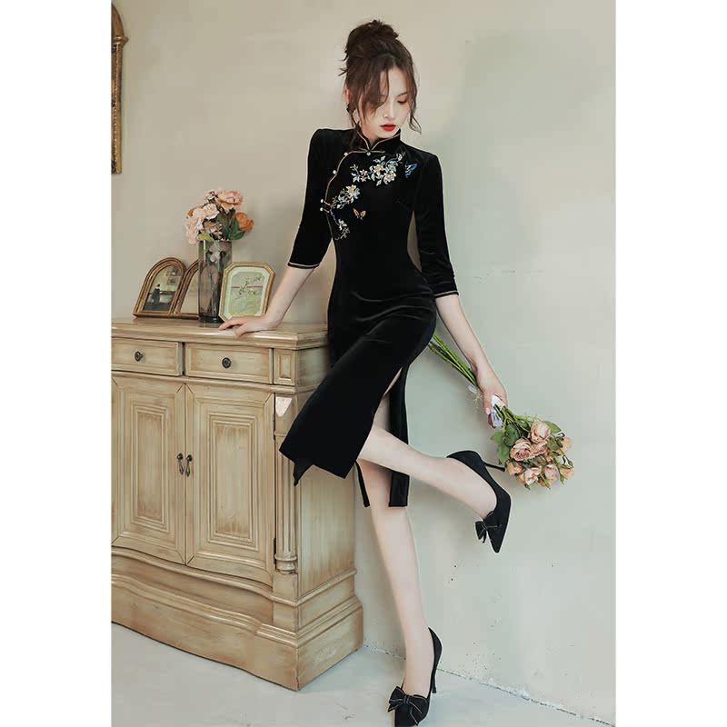 Lightweight elite velvet black colored advanced elegant sophisticated cheongsam, light style, long sleeve, suitable for teen Lightweight elite velvet black colored advanced elegant sophisticated cheongsam, light style, long sleeve, suitable for teen
