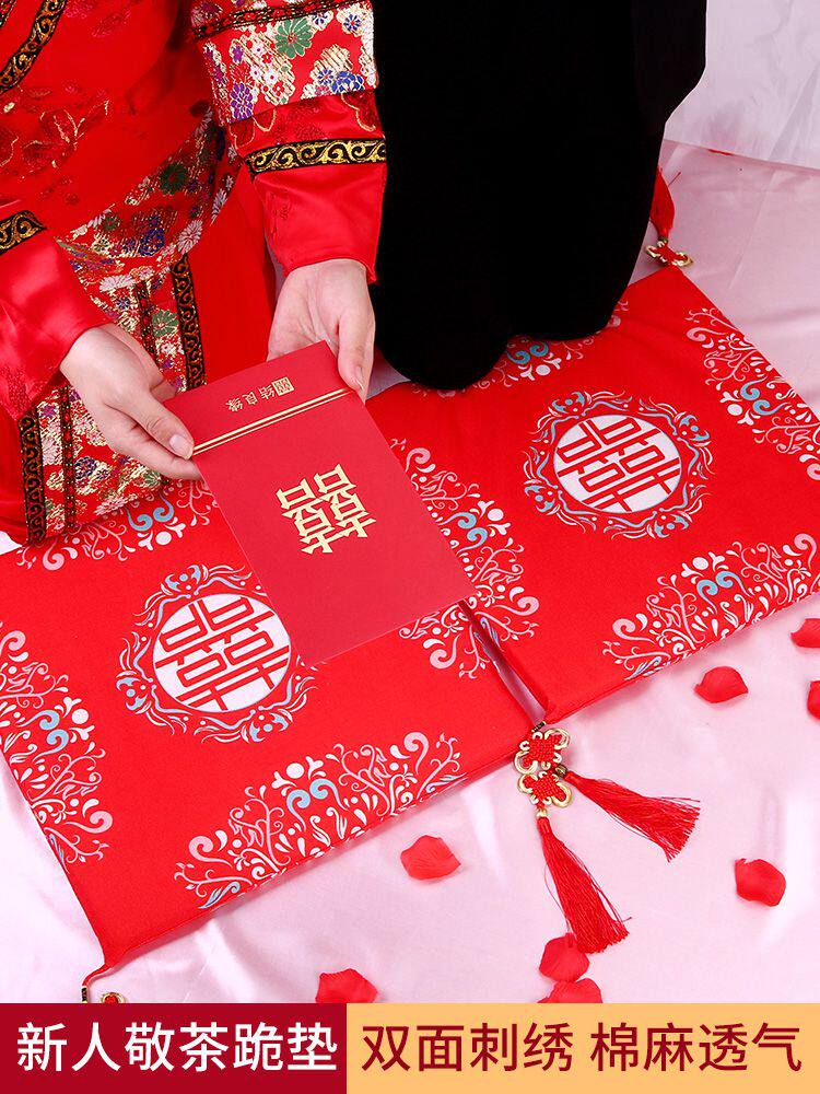 Bride Sitting Fu Mat Wedding Toast to tea kneeling on a pair of thickened Chinese wind beds Happy Cushion Wedding on a Wedding Day