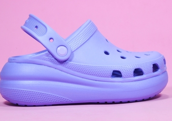 Crocs Crocs новая 2024 женских дырчатая обувь puff clog толстая подошва увеличенная спортивная быстросохнущие пляжные сандалии