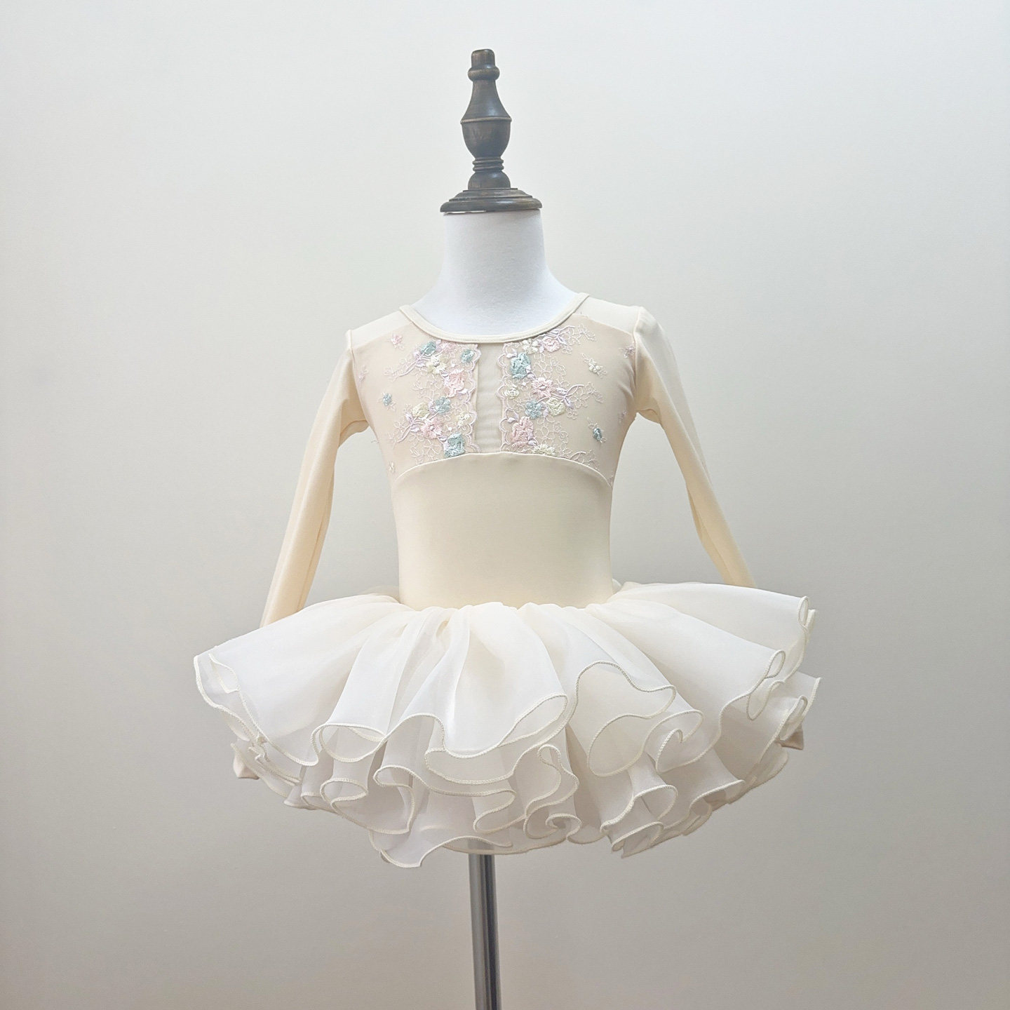 Girls' long-sleeved dance costume for spring, autumn and winter, ballet and Chinese dance practice clothes, embroidered mesh tulle skirt, children's performance costume