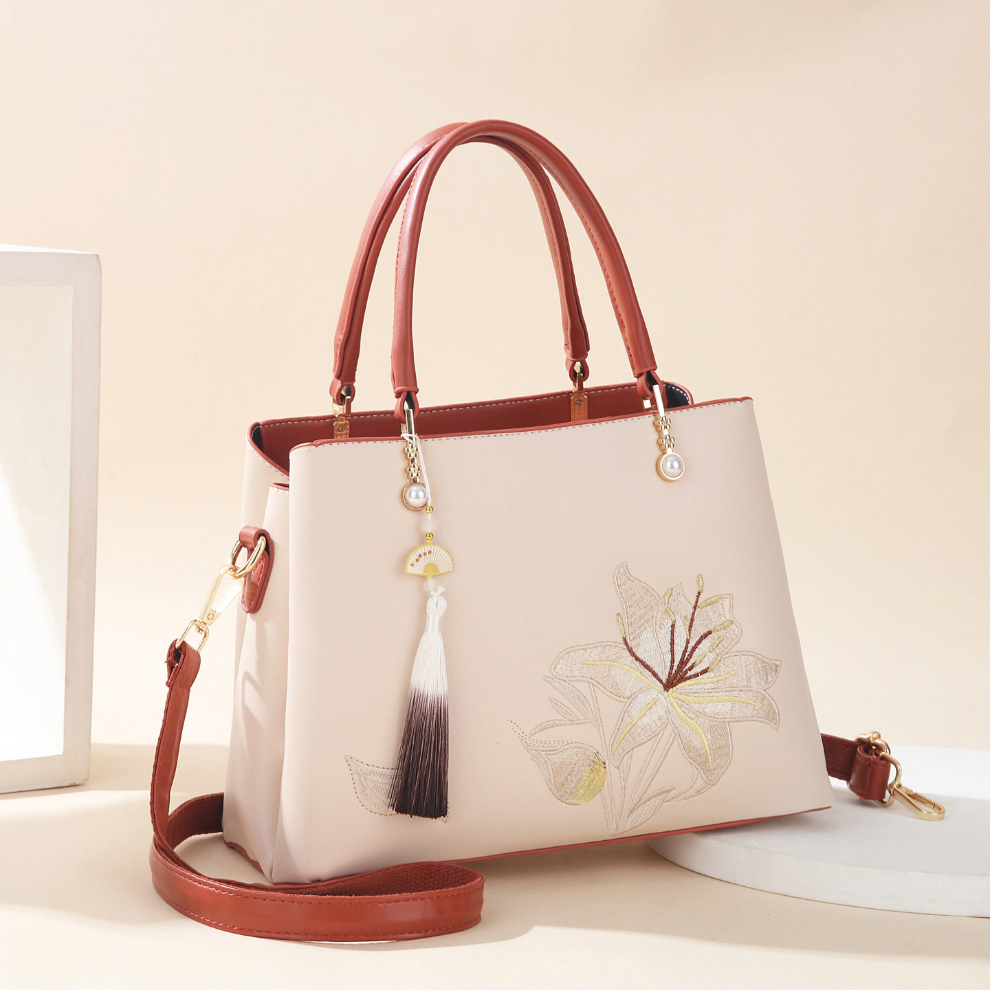 Niche Design, High-End New Chinese-Style Embroidered Bag for Women, Mother's Style, 2025 New Handbag, Shoulder Bag, Crossbody Bag