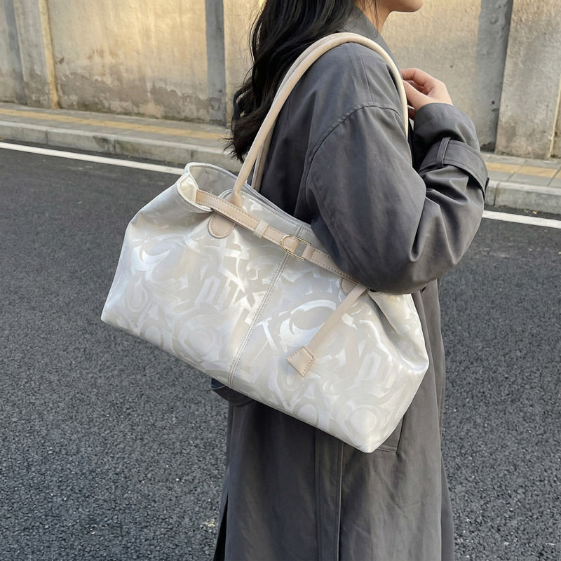Versatile Large-Capacity Tote Bag Women's Underarm Bag 2025 New Commuter Retro Shoulder Bag Letter Print Large Bag