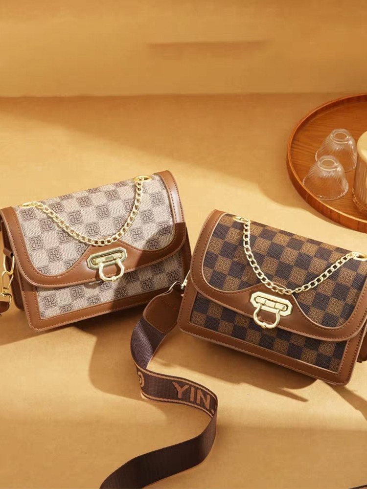 Super Trendy Retro Small Square Crossbody Bag for Women 2025 New Model with Multi-Layer Wide Shoulder Strap, Fashionable and High-End Feel Shoulder Bag