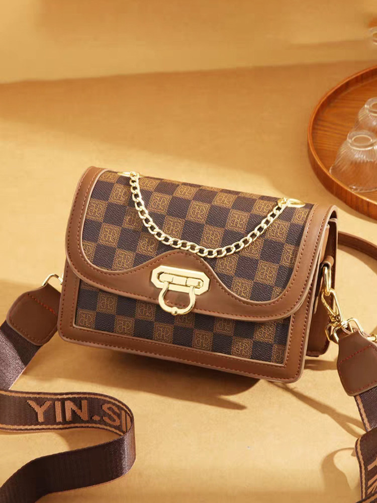 Super Trendy Retro Small Square Crossbody Bag for Women 2025 New Model with Multi-Layer Wide Shoulder Strap, Fashionable and High-End Feel Shoulder Bag