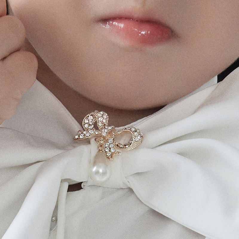 Children's dresses paired with brooch temperament golden inlaid drill personality 100 hitch pearls walking show Costume Accessories