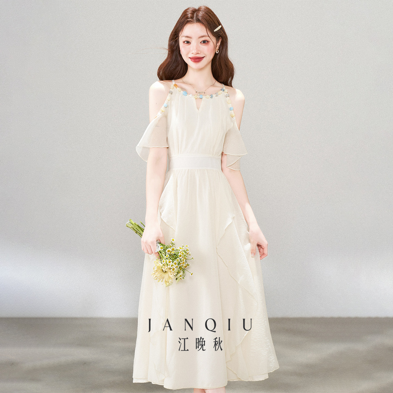 Jiang Wanzhou's Unique and Super Stylish Dress for Women, New Summer French-Style Off-Shoulder Halter Neck Long Dress with an Elegant and High-End Feel