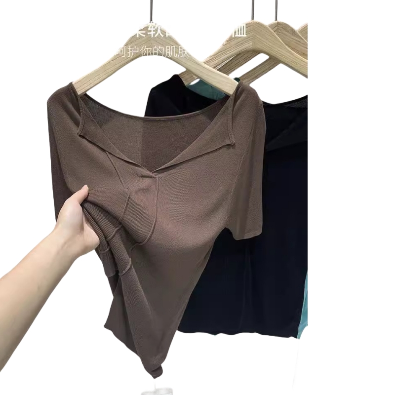 Summer thin T-shirt, sexy breathable knitted sweater, jacket, V-neckline Summer thin T-shirt, sexy breathable knitted sweater, jacket, V-neckline