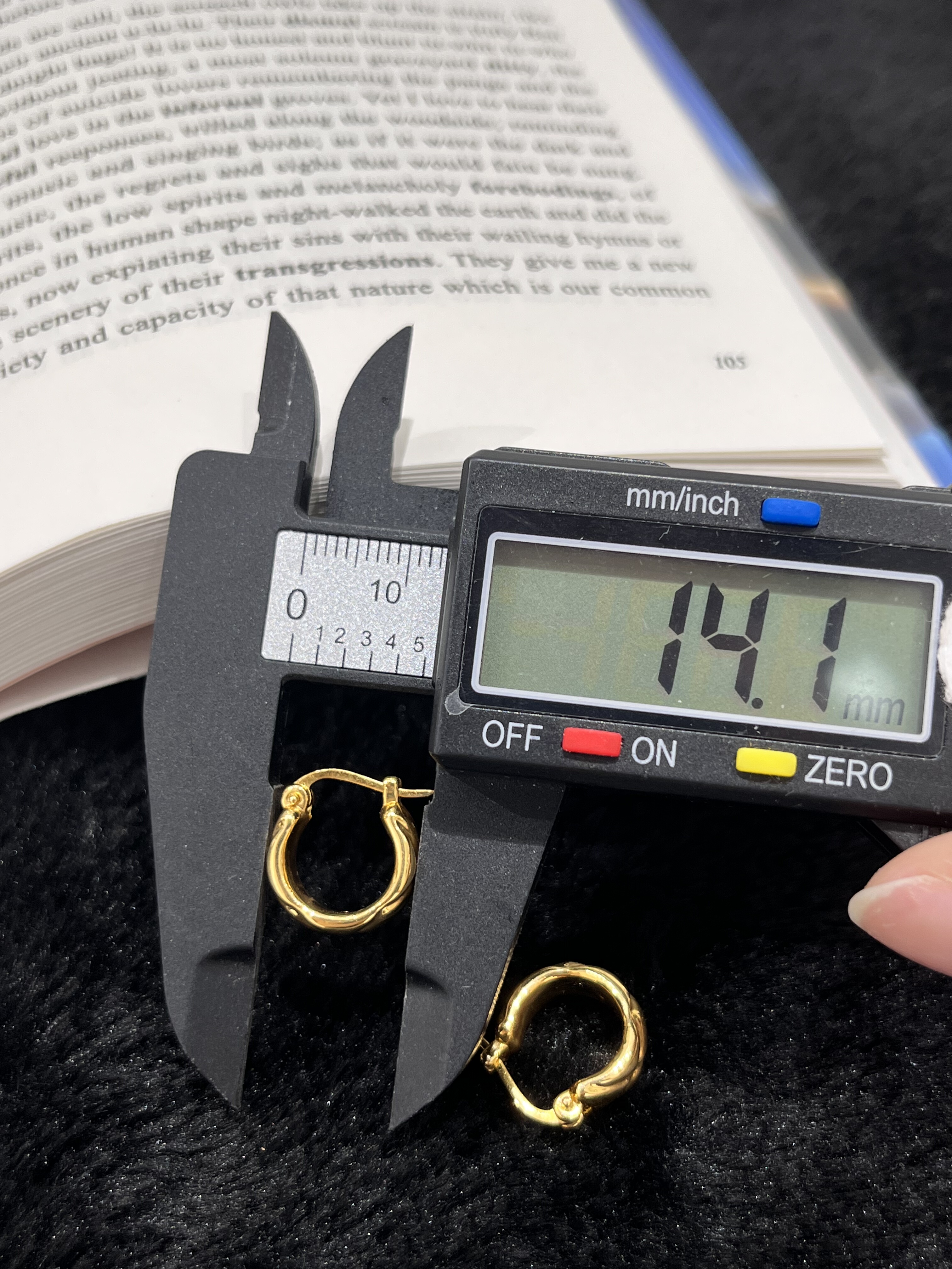 25年最新｜足金999菱格耳扣必买指南！省钱卡+复检保障，闭眼入-定制黄金镶珍珠首饰-淘宝好物网