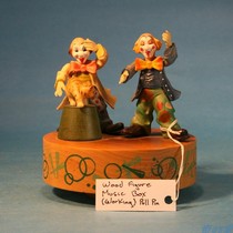 Chic 05 Hall Swiss nameplate Sculpture Swivel Old Octaonic box with stop lever: The clown comes