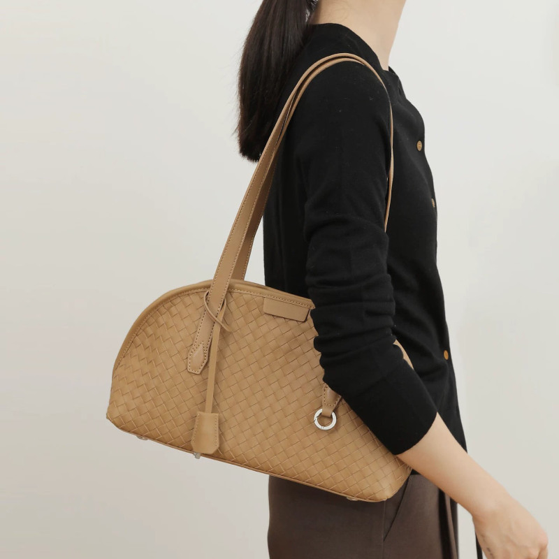 Touch Miss Commuter Handmade First Layer Cowhide Woven Large Capacity 2026 Single Shoulder Tote Underarm Bag Shell Shape